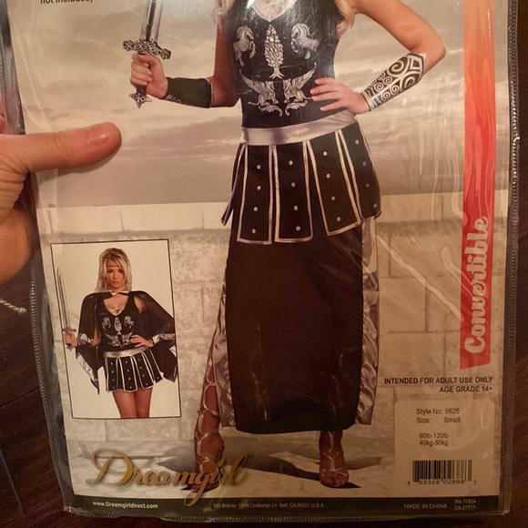 NWT Glorious Gladiator Costume. Size Small (90-120 pounds). Can be worn 2 ways. - Picture 12 of 15